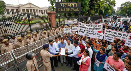 शिक्षक भर्ती के मुद्दे पर राजभवन पहुंचे अभ्यर्थी, PT-Mains और रिक्तियों पर जताई नाराजगी